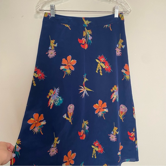 Madewell Bird of Paradise navy floral silk Atrium midi skirt, size 2 - Picture 6 of 11